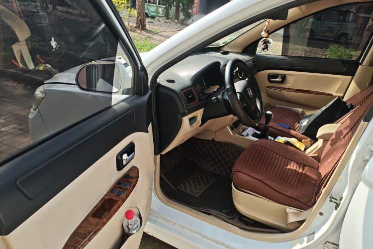 Used Dongfeng Fengon 330 2014 1.5L Manual Comfort Version DK15-02 Driver Seat