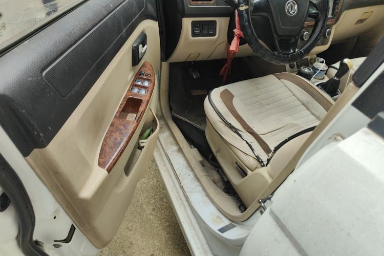 Used Dongfeng Fengon 330 2014 1.5L Manual Utility Version DK15 Driver Seat
