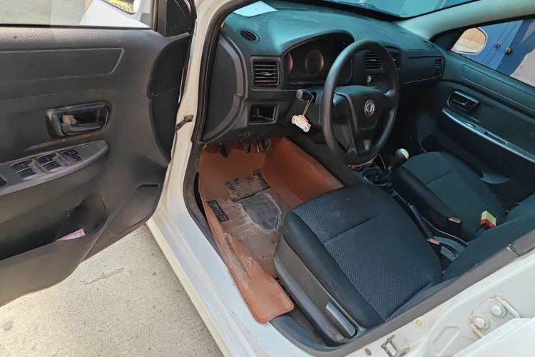 Used Dongfeng Fengon 330 2014 1.5L Manual Utility Version DK15 Driver Seat