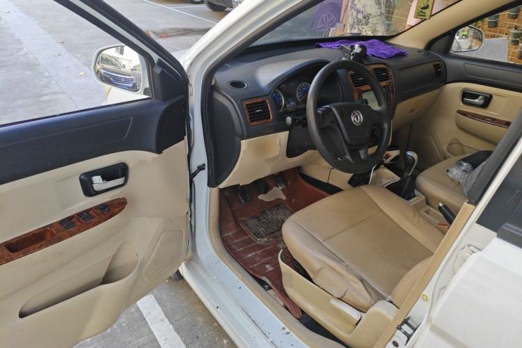 Used Dongfeng Fengon 330 2014 1.5L Manual Utility Version DK15 Driver Seat