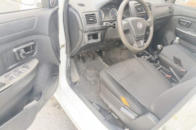 Used Dongfeng Fengon 330 2014 1.5L Manual Utility Version DK15 Driver Seat