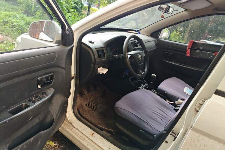 Used Dongfeng Fengon 330 2014 1.5L Manual Utility Version DK15 Driver Seat