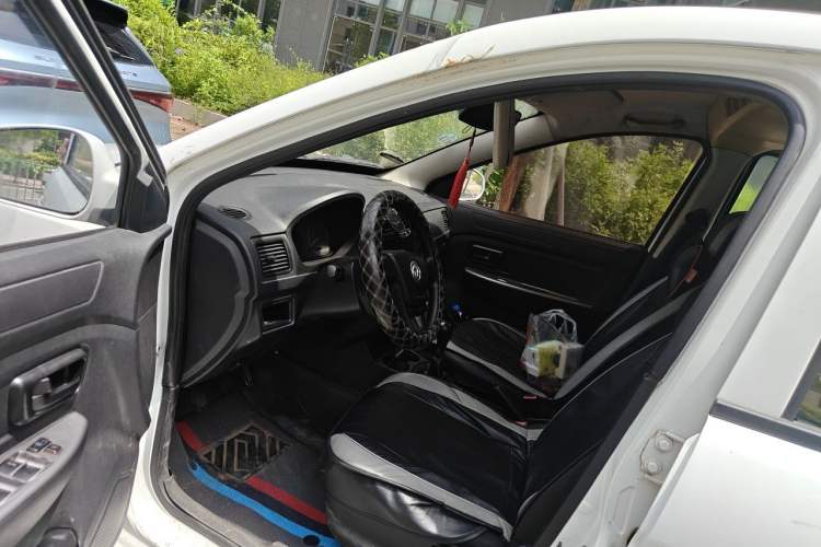 Used Dongfeng Fengon 330 2014 1.5L Manual Utility Version DK15 Driver Seat