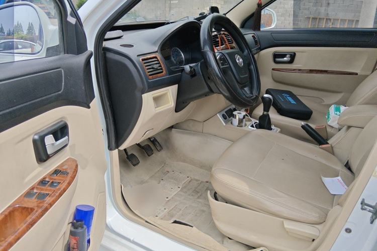 Used Dongfeng Fengon 330 2014 1.5L Manual Utility Version DK15 Driver Seat