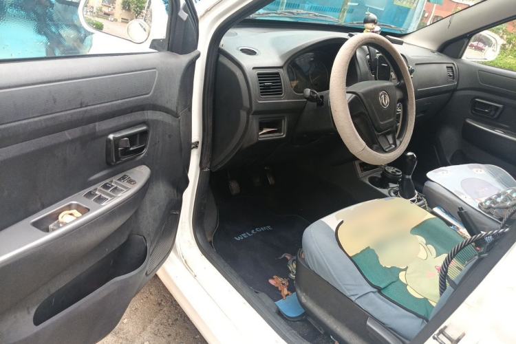 Used Dongfeng Fengon 330 2014 1.5L Manual Utility Version DK15 Driver Seat