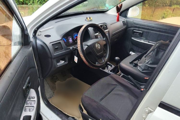Used Dongfeng Fengon 330 2014 1.5L Manual Utility Version DK15 Driver Seat