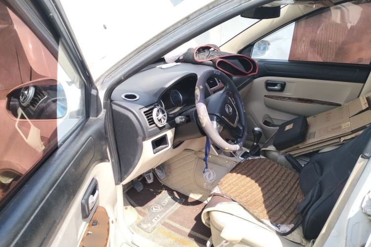 Used Dongfeng Fengon 330 2014 1.5L Manual Comfort Version DK15-02 Driver Seat
