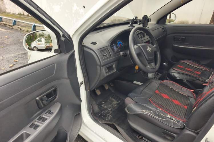 Used Dongfeng Fengon 330 2014 1.5L Manual Utility Version DK15 Driver Seat