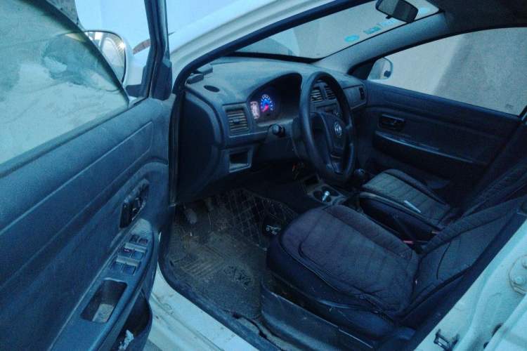 Used Dongfeng Fengon 330 2014 1.5L Manual Utility Version DK15 Driver Seat