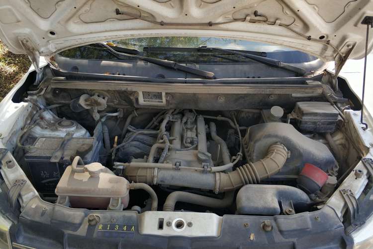 Used Dongfeng Fengon 330 2014 1.5L Manual Utility Version DK15 Engine Bay