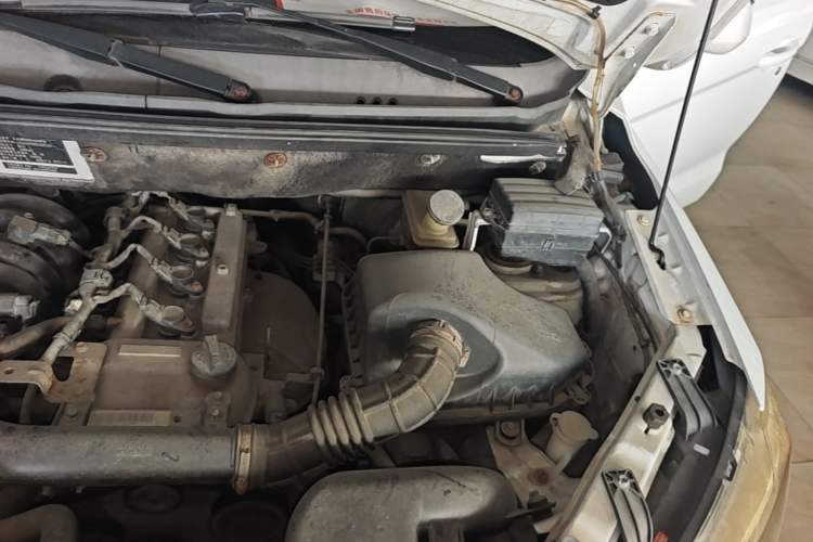 Used Dongfeng Fengon 330 2014 1.5L Manual Standard Edition DK15-02 Engine Bay Left