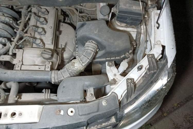 Used Dongfeng Fengon 330 2014 1.5L Manual Standard Edition DK15-02 Engine Bay Left