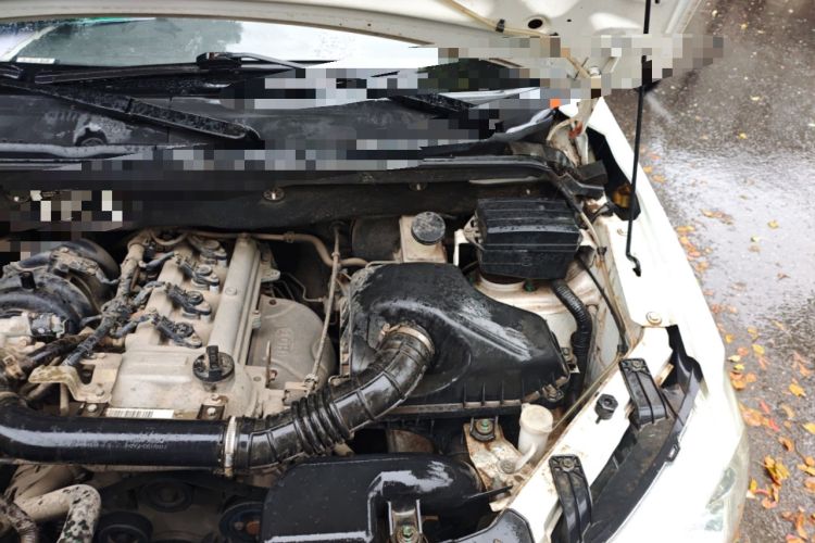 Used Dongfeng Fengon 330 2014 1.5L Manual Standard Edition DK15-02 Engine Bay Left