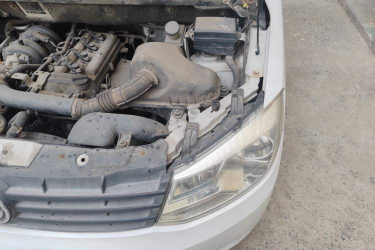 Used Dongfeng Fengon 330 2014 1.5L Manual Standard Edition DK15-02 Engine Bay Left