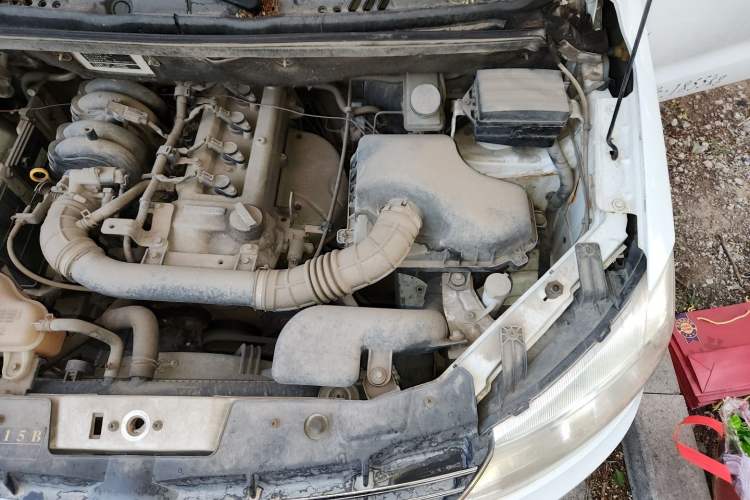 Used Dongfeng Fengon 330 2014 1.5L Manual Standard Edition DK15-02 Engine Bay Left