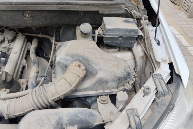 Used Dongfeng Fengon 330 2014 1.5L Manual Utility Version DK15 Engine Bay Left