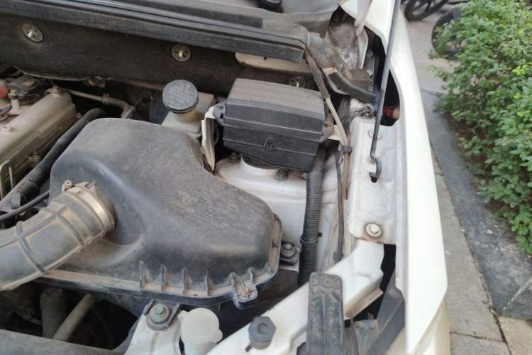 Used Dongfeng Fengon 330 2014 1.5L Manual Utility Version DK15 Engine Bay Left