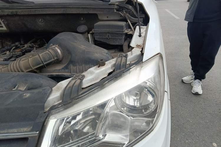 Used Dongfeng Fengon 330 2014 1.5L Manual Utility Version DK15 Engine Bay Left