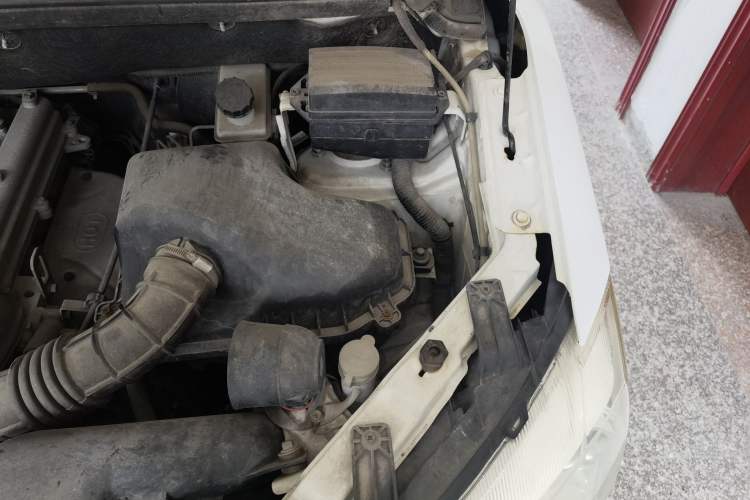 Used Dongfeng Fengon 330 2014 1.5L Manual Utility Version DK15 Engine Bay Left
