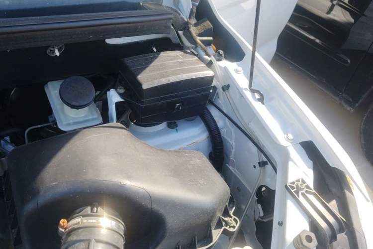 Used Dongfeng Fengon 330 2014 1.5L Manual Utility Version DK15 Engine Bay Left