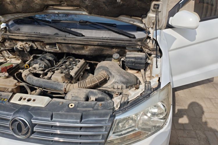 Used Dongfeng Fengon 330 2014 1.5L Manual Comfort Version DK15-02 Engine Bay Left
