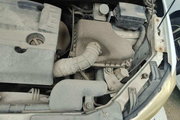 Used Dongfeng Fengon 330 2014 1.5L Manual Utility Version DK15 Engine Bay Left