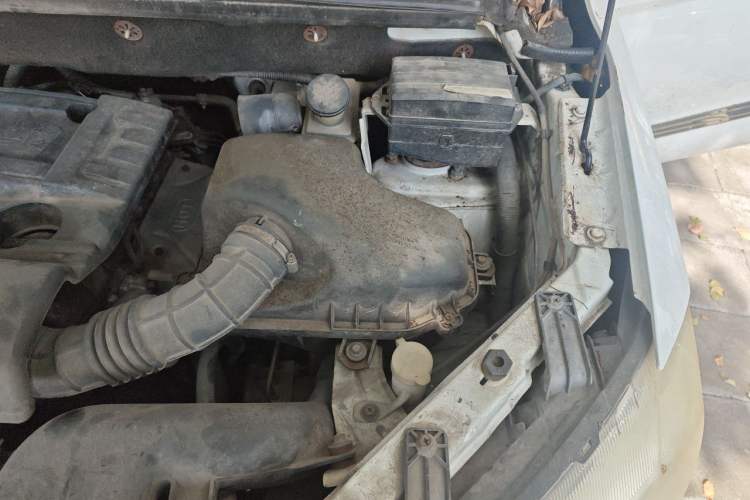 Used Dongfeng Fengon 330 2014 1.5L Manual Standard Edition DK15-02 Engine Bay Left