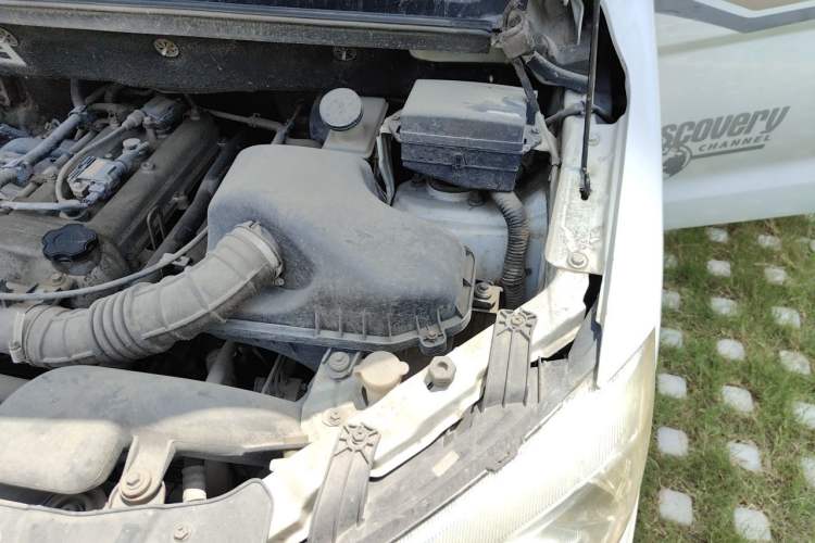 Used Dongfeng Fengon 330 2014 1.5L Manual Comfort Version DK15-02 Engine Bay Left