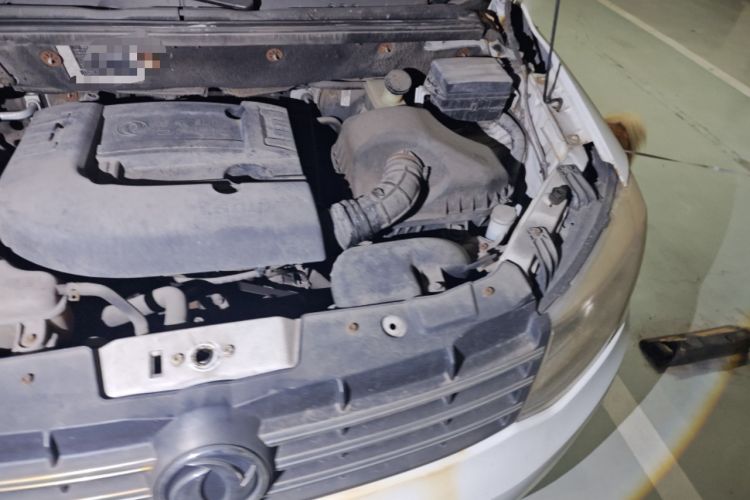 Used Dongfeng Fengon 330 2014 1.5L Manual Standard Edition DK15-02 Engine Bay Left