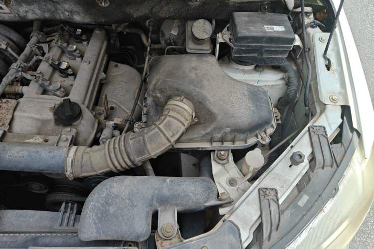 Used Dongfeng Fengon 330 2014 1.5L Manual Utility Version DK15 Engine Bay Left