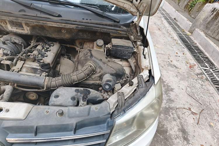 Used Dongfeng Fengon 330 2014 1.5L Manual Standard Edition DK15-02 Engine Bay Left
