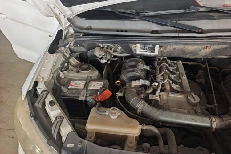 Used Dongfeng Fengon 330 2014 1.5L Manual Standard Edition DK15-02 Engine Bay Right