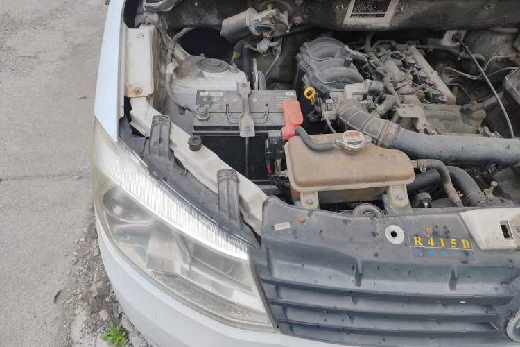 Used Dongfeng Fengon 330 2014 1.5L Manual Standard Edition DK15-02 Engine Bay Right