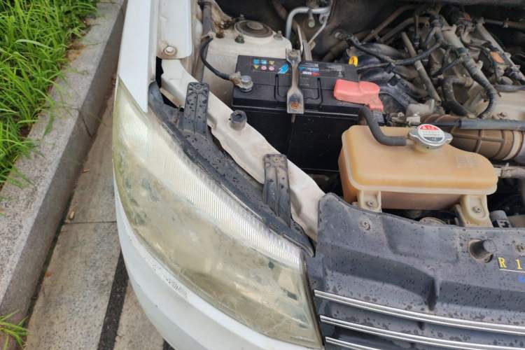 Used Dongfeng Fengon 330 2014 1.5L Manual Utility Version DK15 Engine Bay Right