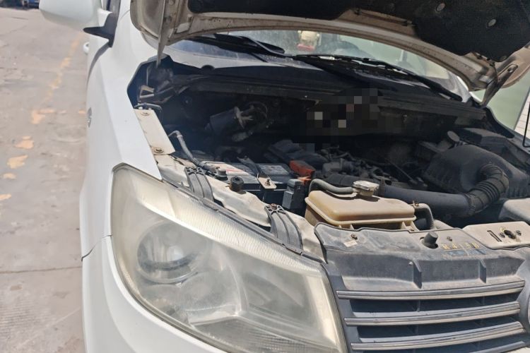 Used Dongfeng Fengon 330 2014 1.5L Manual Comfort Version DK15-02 Engine Bay Right