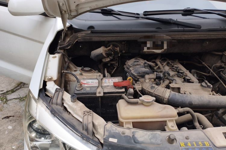 Used Dongfeng Fengon 330 2014 1.5L Manual Standard Edition DK15-02 Engine Bay Right
