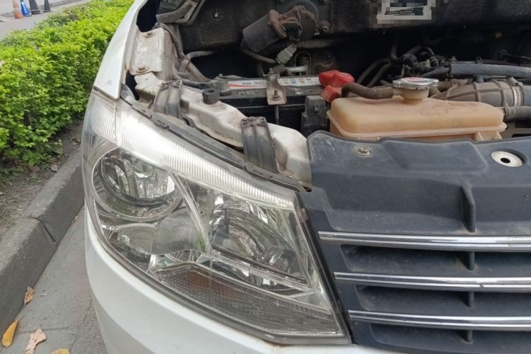 Used Dongfeng Fengon 330 2014 1.5L Manual Utility Version DK15 Engine Bay Right