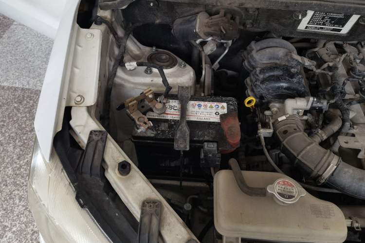 Used Dongfeng Fengon 330 2014 1.5L Manual Utility Version DK15 Engine Bay Right