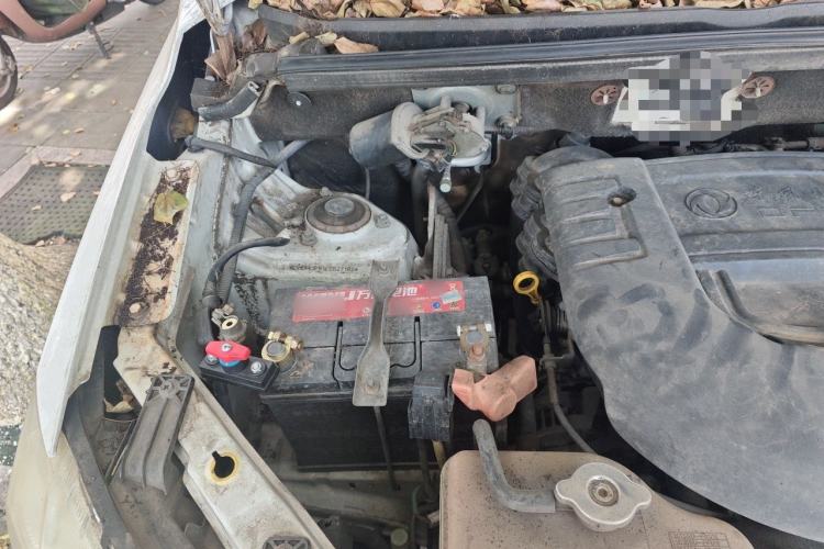 Used Dongfeng Fengon 330 2014 1.5L Manual Standard Edition DK15-02 Engine Bay Right