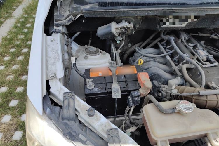 Used Dongfeng Fengon 330 2014 1.5L Manual Comfort Version DK15-02 Engine Bay Right