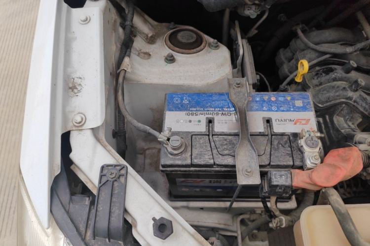 Used Dongfeng Fengon 330 2014 1.5L Manual Utility Version DK15 Engine Bay Right