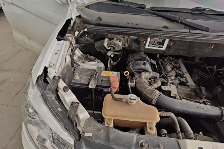 Used Dongfeng Fengon 330 2014 1.5L Manual Utility Version DK15 Engine Bay Right
