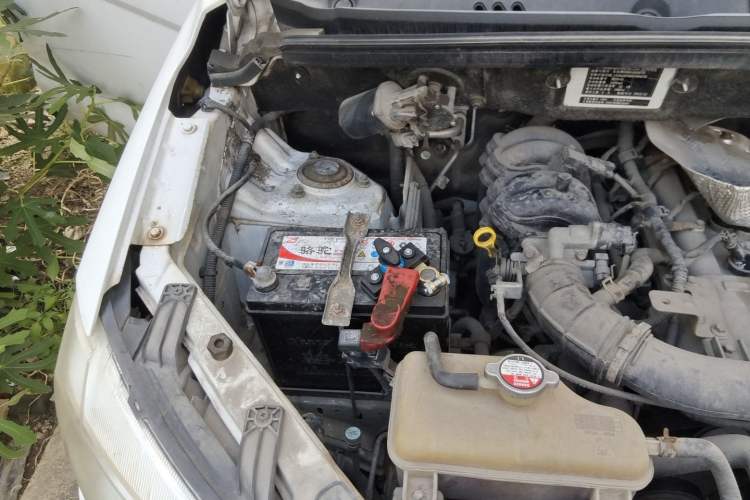 Used Dongfeng Fengon 330 2014 1.5L Manual Utility Version DK15 Engine Bay Right