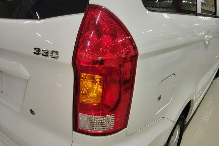 Used Dongfeng Fengon 330 2014 1.5L Manual Utility Version DK15 Exterior 3