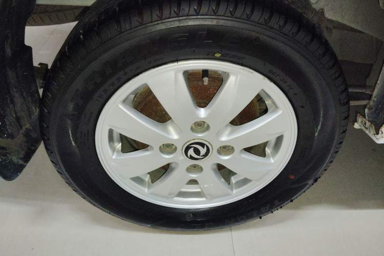 Used Dongfeng Fengon 330 2014 1.5L Manual Utility Version DK15 Exterior 5