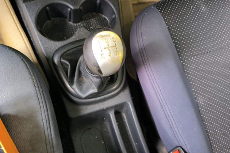 Used Dongfeng Fengon 330 2014 1.5L Manual Utility Version DK15 Gear Lever