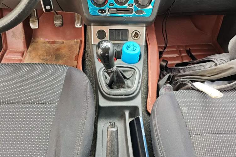 Used Dongfeng Fengon 330 2014 1.5L Manual Utility Version DK15 Gear Lever