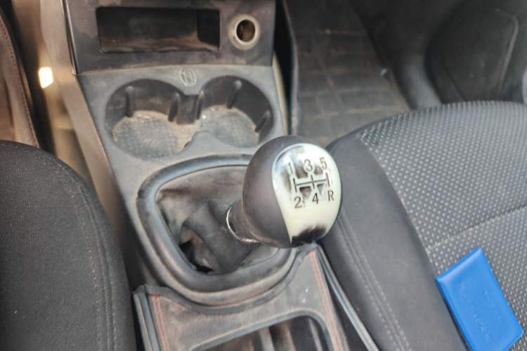 Used Dongfeng Fengon 330 2014 1.5L Manual Standard Edition DK15-02 Gear Lever