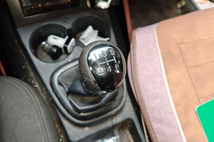 Used Dongfeng Fengon 330 2014 1.5L Manual Standard Edition DK15-02 Gear Lever