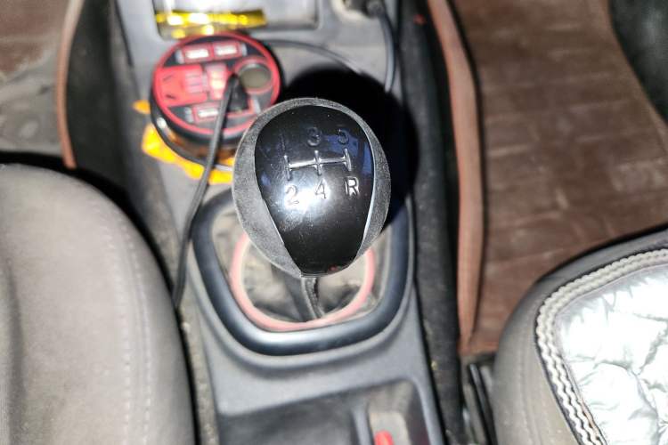 Used Dongfeng Fengon 330 2014 1.5L Manual Standard Edition DK15-02 Gear Lever